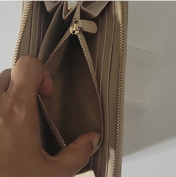 SALVATORE FERRAGAMO VARA Wallet In Beige -EXCELLENT CONDITION - Picture 10 of 14